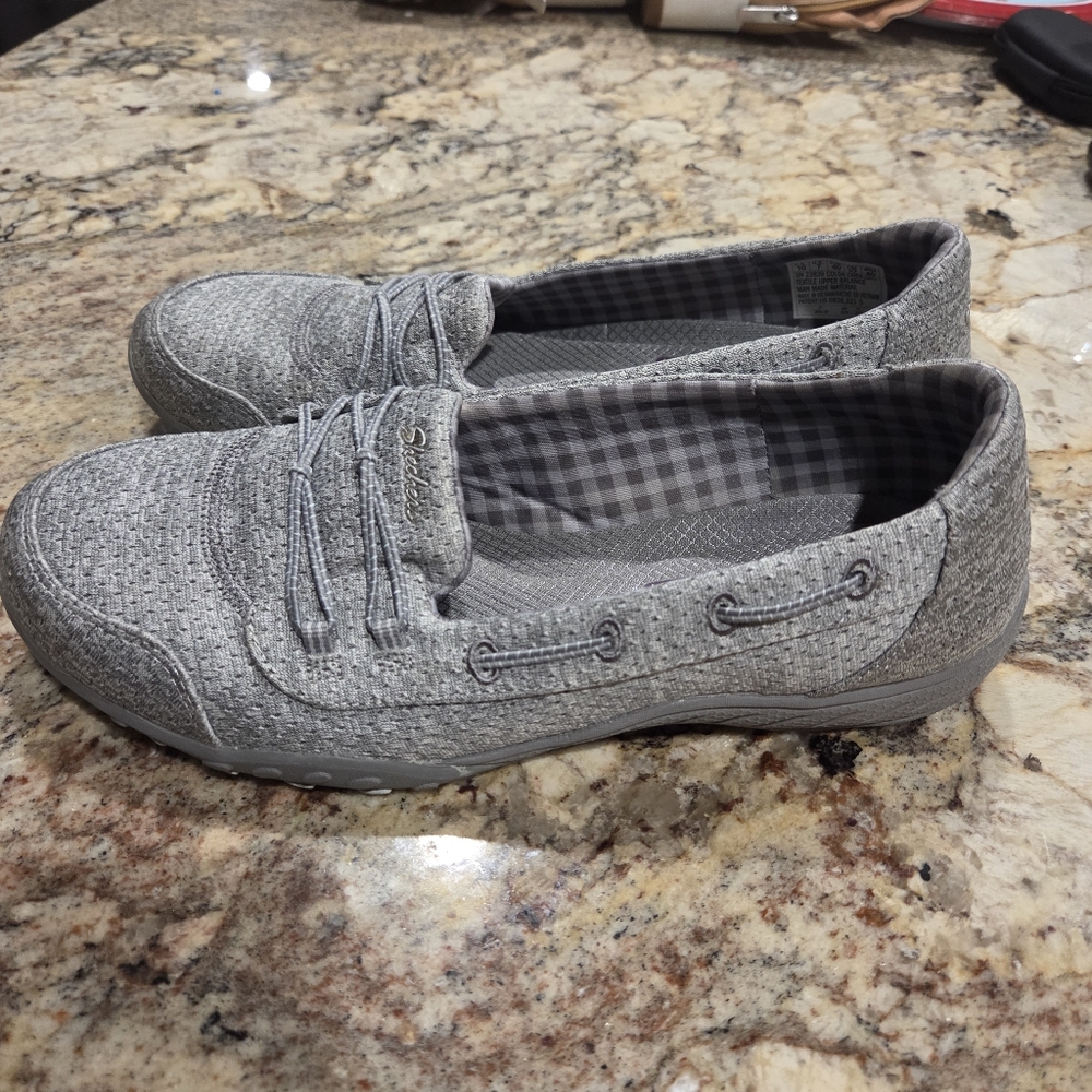Skechers Women's Breathe Easy Good Influence Gray Slip-On Sneaker Flats Sz 10